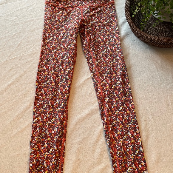 Outdoor Voices Sweat Tech Floral Leggings Small - Picture 2 of 3